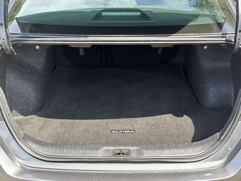 Used 2025 Nissan Altima 2.5 SV FWD image 32
