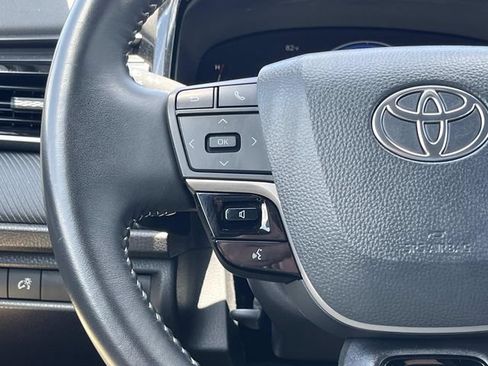 Used 2025 Toyota Camry SE FWD image 29