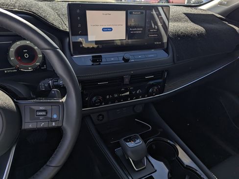 Used 2024 Nissan Rogue Platinum w/ Platinum Premium Package image 10