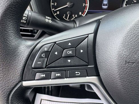 Used 2024 Nissan Altima 2.5 SV FWD image 21