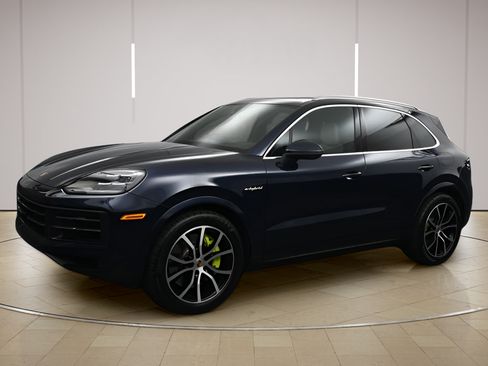 Certified 2025 Porsche Cayenne S AWD/4WD image 1