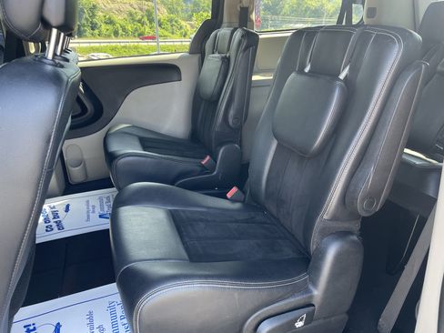 Used 2017 Dodge Grand Caravan SXT FWD image 21