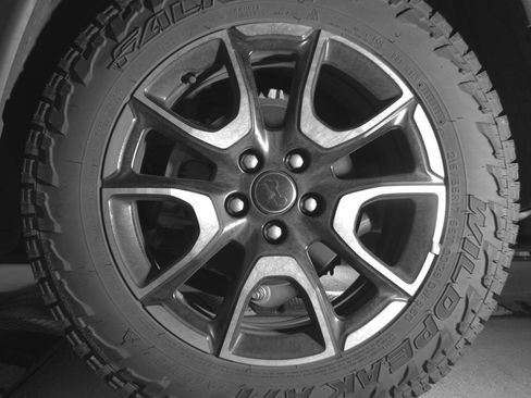 Used 2025 Jeep Compass Trailhawk AWD/4WD image 14