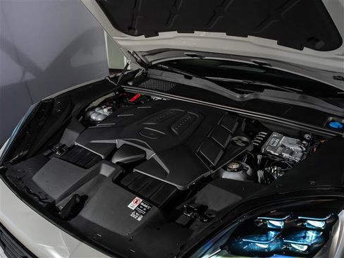 Certified 2026 Porsche Cayenne E-Hybrid Coupe AWD/4WD image 17