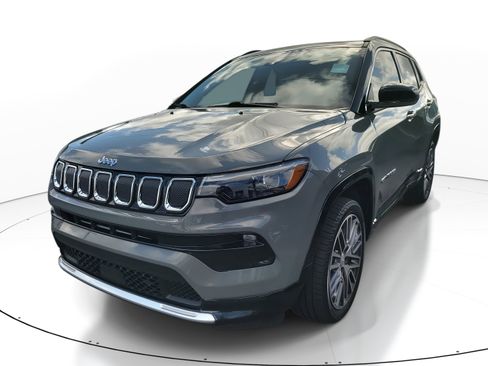 Used 2022 Jeep Compass Limited w/ Elite Group image 3