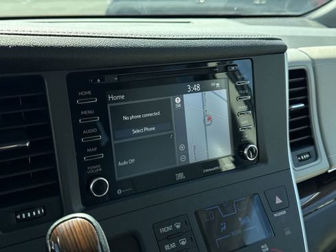 Used 2020 Toyota Sienna Limited Premium w/ Carpet Mat Package AWD/4WD image 19