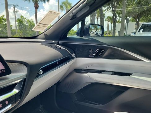 Used 2024 Cadillac Lyriq Sport AWD/4WD image 31