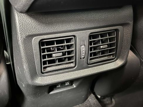 Used 2021 Toyota Venza LE w/ Carpet Mat Package (TMS) AWD/4WD image 19
