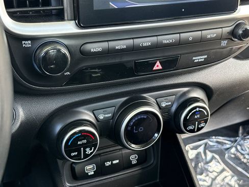 Used 2025 Hyundai Venue SEL FWD image 20
