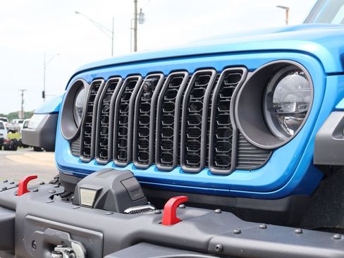 Used 2024 Jeep Wrangler Unlimited Rubicon AWD/4WD image 2