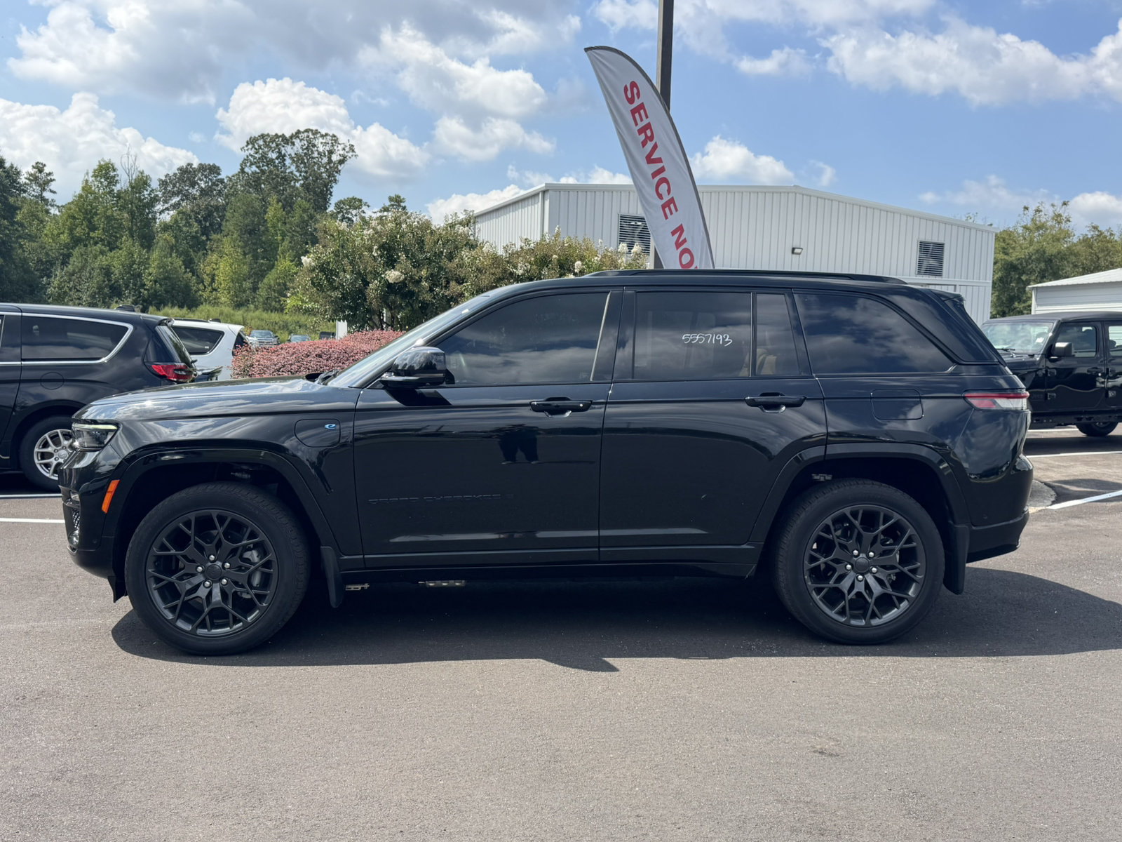 Used 2025 Jeep Grand Cherokee Summit AWD/4WD image 8