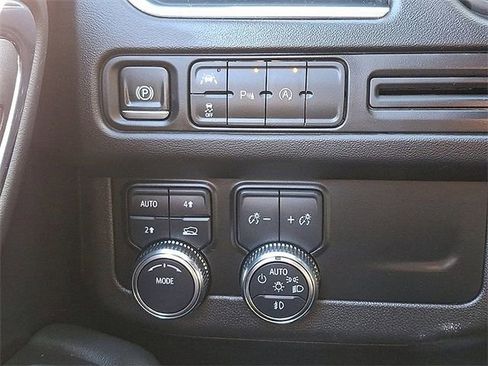 Used 2024 GMC Yukon SLT image 23