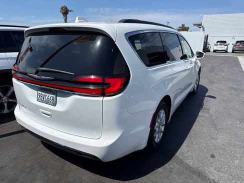 Used 2022 Chrysler Pacifica Touring-L FWD image 10
