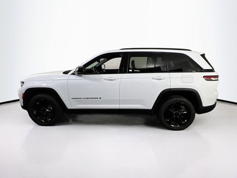 Used 2022 Jeep Grand Cherokee Altitude image 8