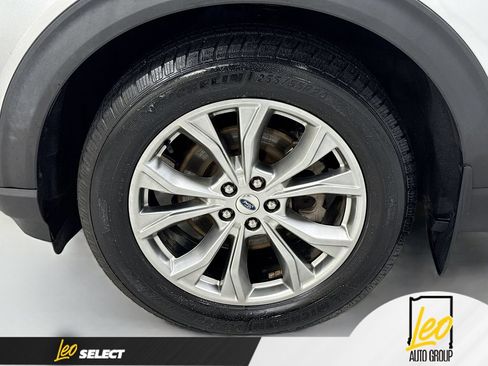 Used 2020 Ford Explorer XLT w/ Equipment Group 202A AWD/4WD image 34