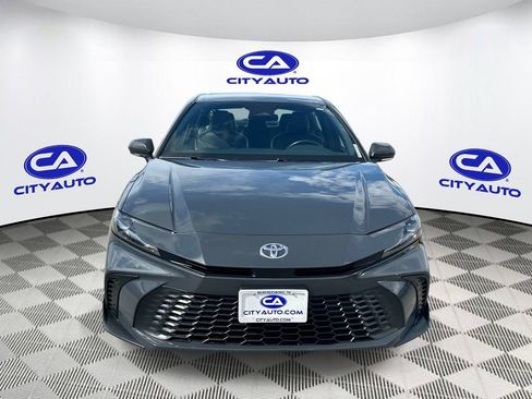 Used 2025 Toyota Camry SE FWD image 9