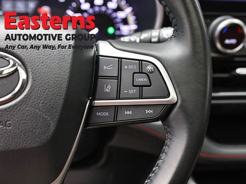 Used 2023 Toyota Highlander XSE image 16