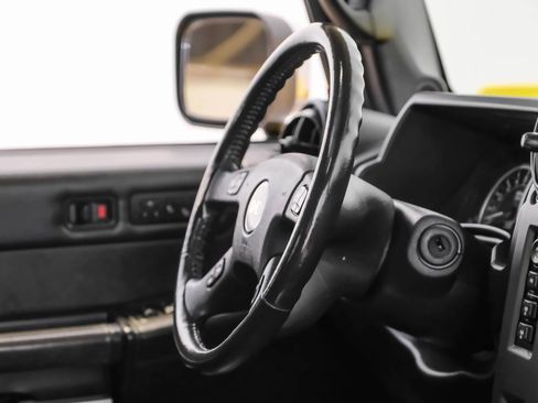 Used 2005 HUMMER H2 SUT Sport Utility Pickup 4D w/ Preferred Equipment Group image 8