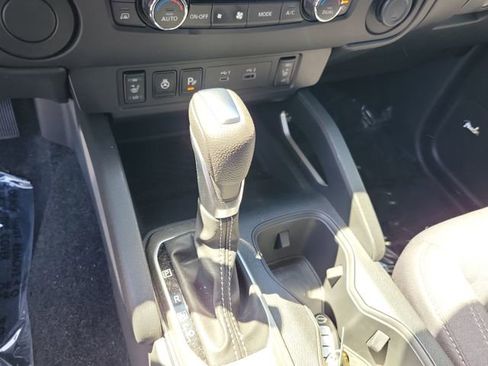 Used 2025 Nissan Frontier SV w/ SV Convenience Package image 20