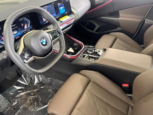 Used 2025 BMW X3 xDrive30i w/ Convenience Package AWD/4WD image 4