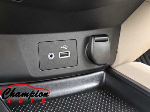Used 2019 Nissan Rogue SV FWD image 25
