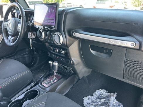 Used 2016 Jeep Wrangler Sahara w/ Connectivity Group AWD/4WD image 13