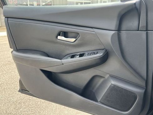 Used 2025 Nissan Sentra SV FWD image 30