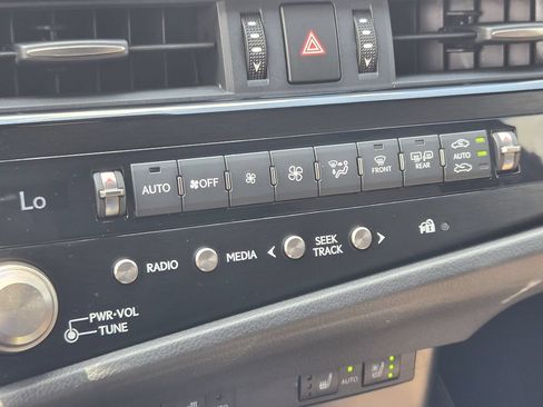 Used 2024 Lexus ES 350 w/ Premium Package FWD image 19