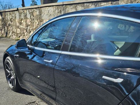 Used 2018 Tesla Model 3 image 19