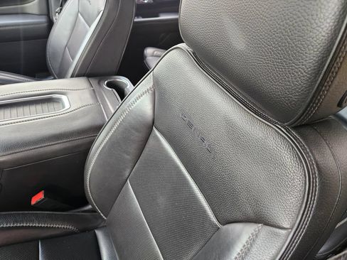 Used 2021 GMC Yukon XL Denali AWD/4WD image 25