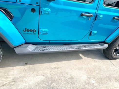 Used 2020 Jeep Wrangler Unlimited Sahara AWD/4WD image 9