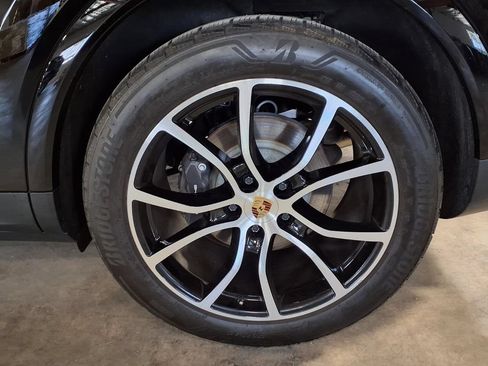 Used 2024 Porsche Cayenne AWD/4WD image 20