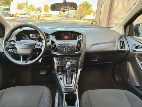 Used 2018 Ford Focus SE FWD image 15