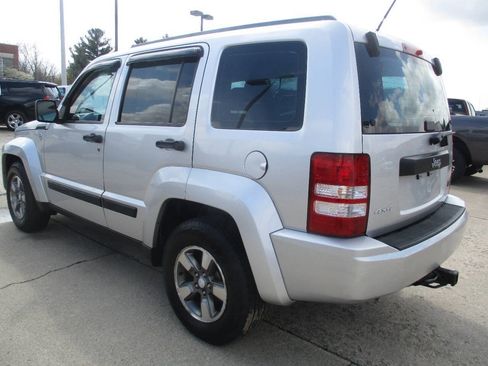 Used 2011 Jeep Liberty Sport AWD/4WD image 4