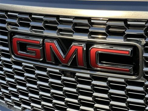 Used 2021 GMC Yukon XL Denali w/ Denali Premium Package image 30