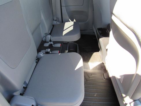 Used 2014 Toyota Tacoma 4x4 Access Cab w/ SR5 Package image 30