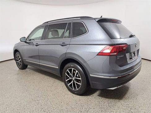 Used 2021 Volkswagen Tiguan SE w/ Panoramic Sunroof Package image 7