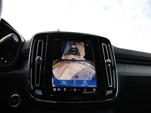 Certified 2025 Volvo XC40 B5 Plus image 13