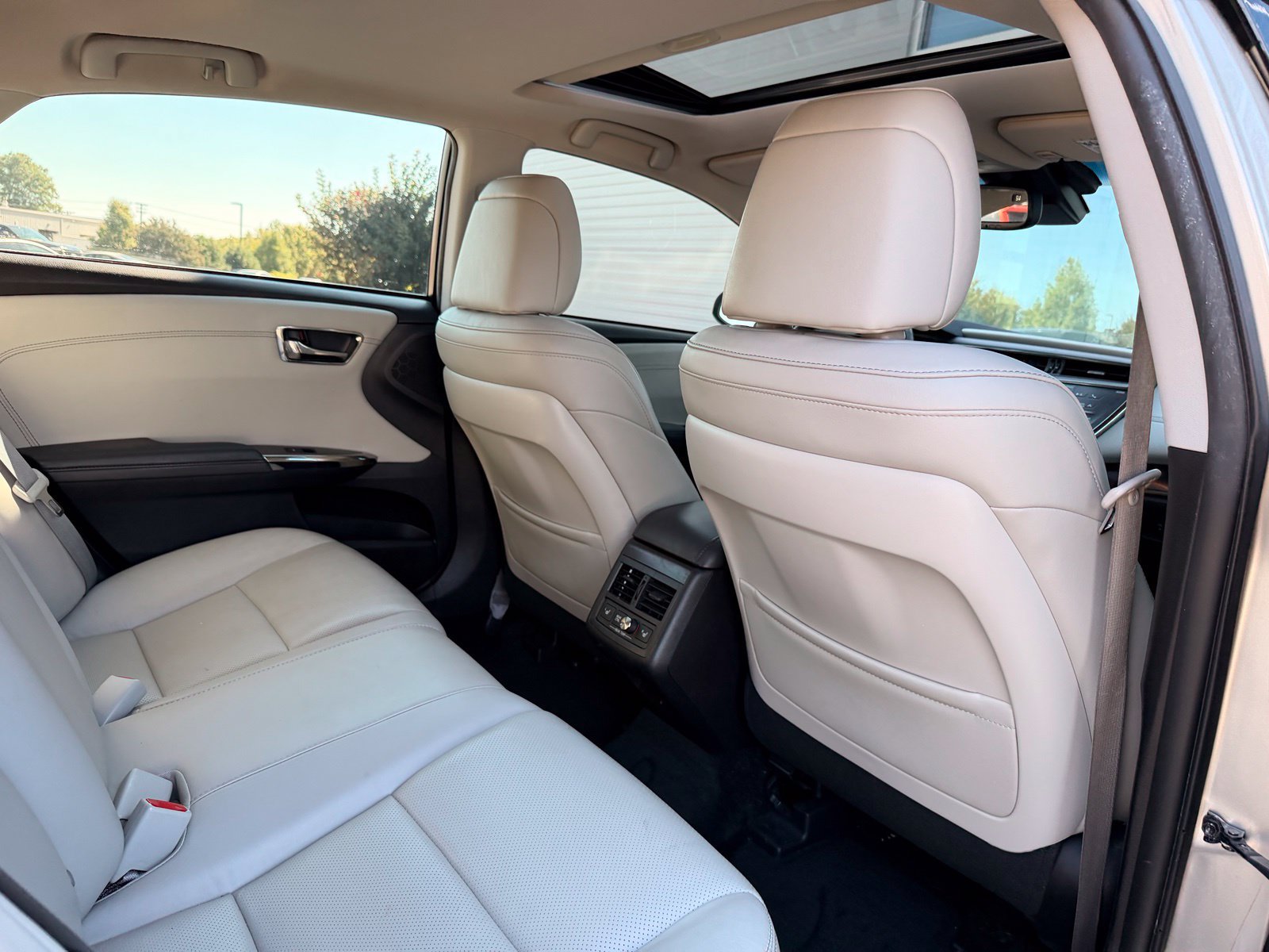Used 2016 Toyota Avalon Limited w/ Toyota Safety Sense Package FWD image 22