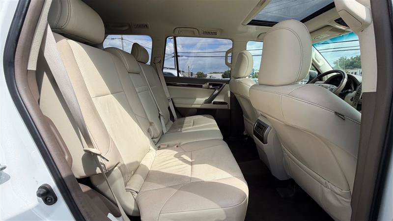 Used 2019 Lexus GX 460 Premium w/ Premium Package AWD/4WD image 42