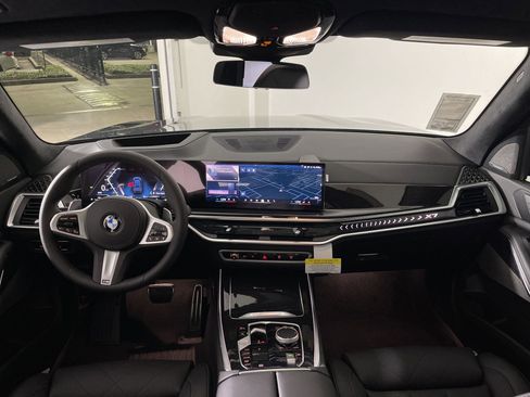 Used 2026 BMW X7 xDrive40i w/ M Sport Package image 16