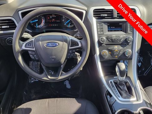 Used 2015 Ford Fusion SE FWD image 6