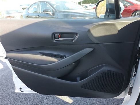 Used 2025 Toyota Corolla LE image 29