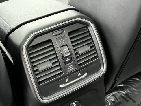 Certified 2025 Porsche Macan image 18