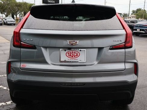 Used 2024 Cadillac XT4 Luxury w/ Cold Weather Package FWD image 6