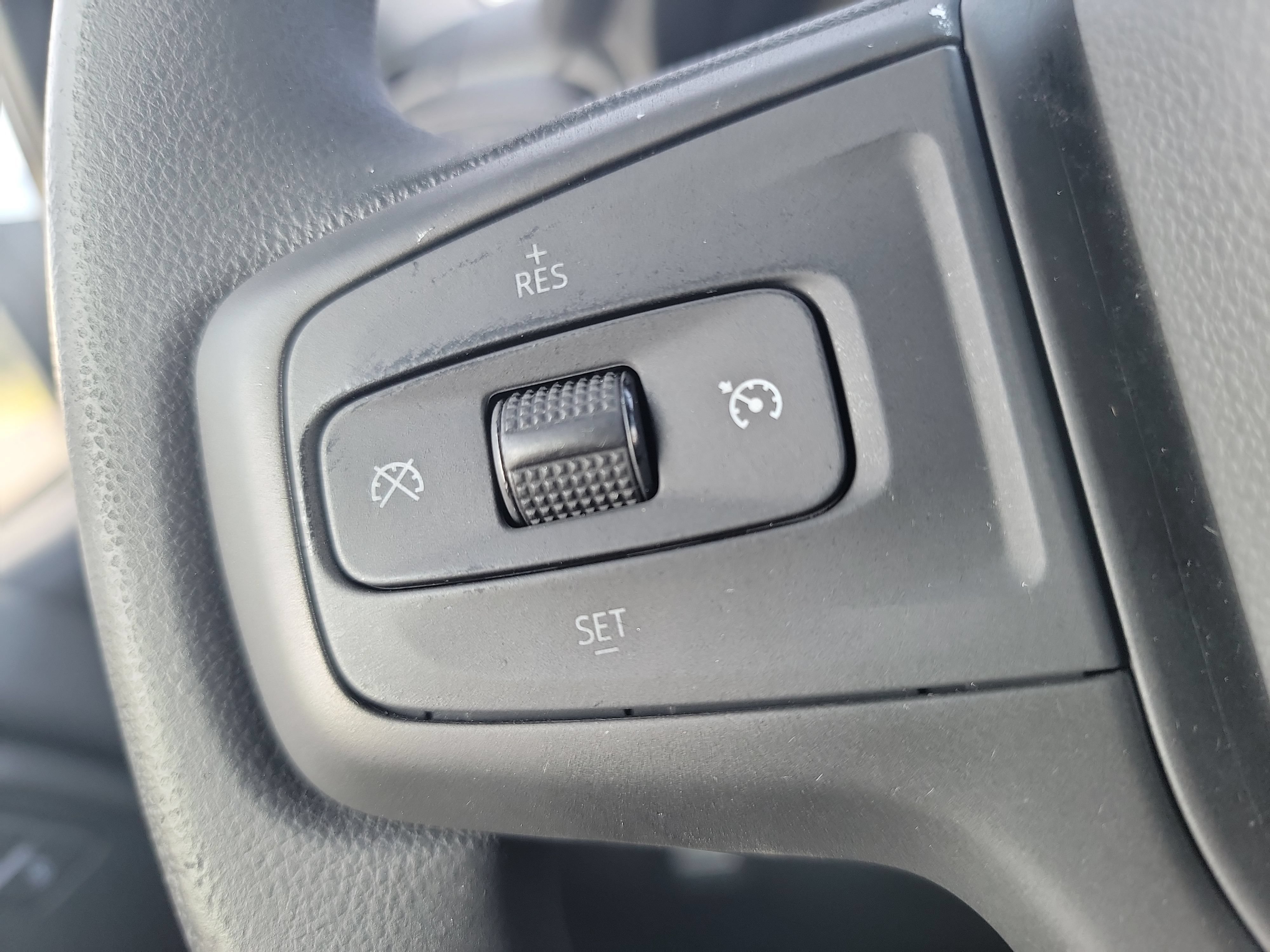 Used 2020 Chevrolet Silverado 1500 LT AWD/4WD image 33