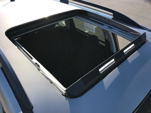 Used 2015 Subaru Forester 2.5i Premium w/ All-Weather Package image 9