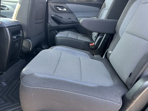 Used 2021 Chevrolet Traverse LT image 21