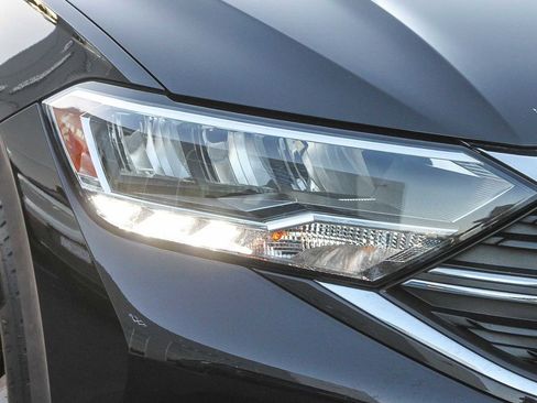 Used 2022 Volkswagen Jetta S image 4