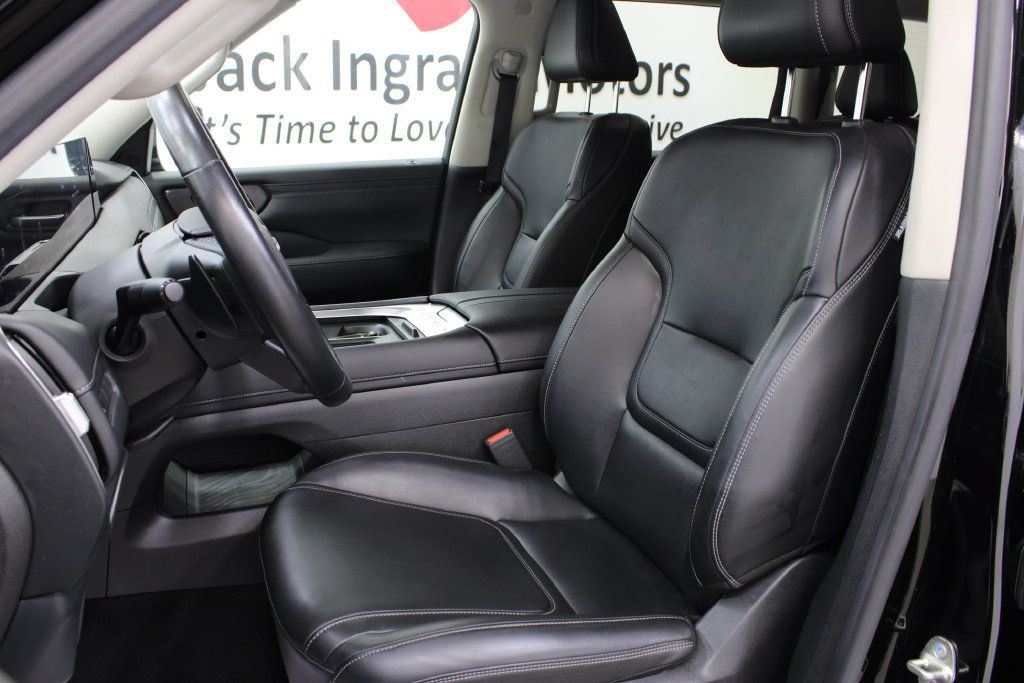 Used 2025 Nissan Armada SV RWD image 13